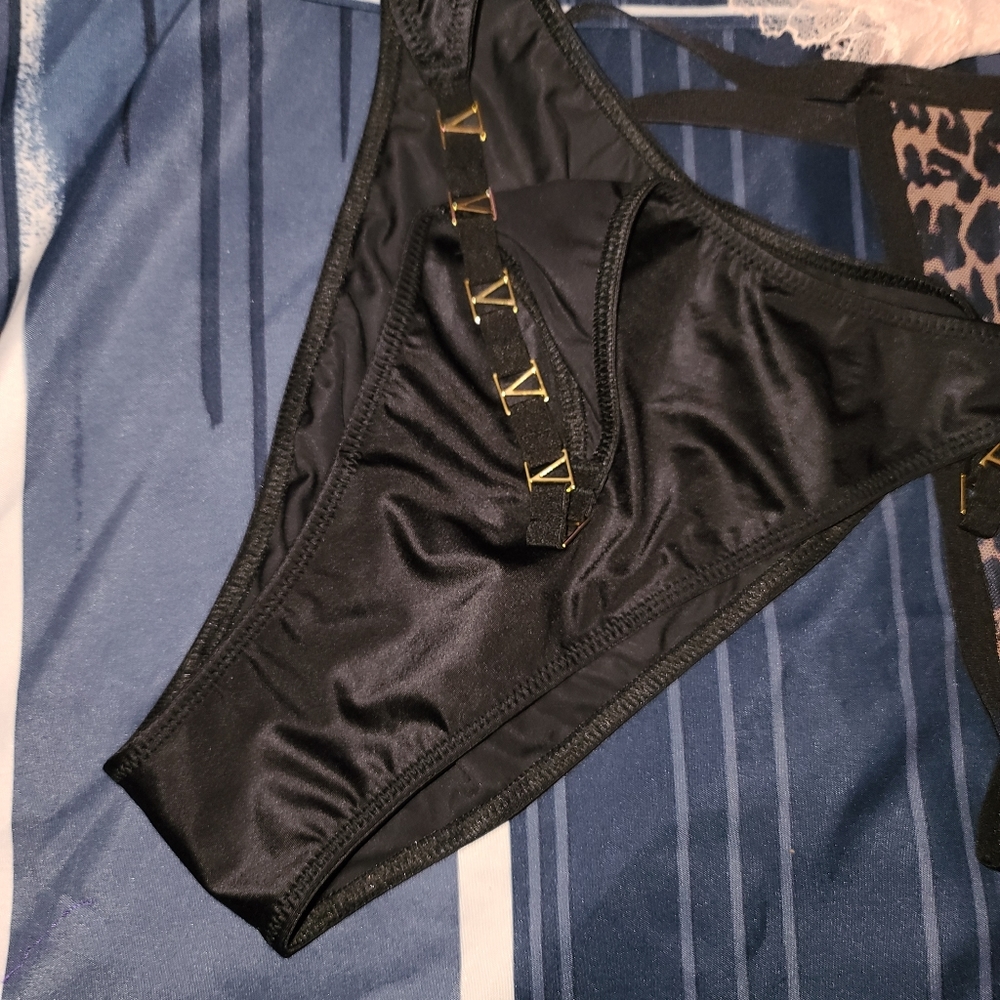 Victoria Secret - Picture 8 of 16